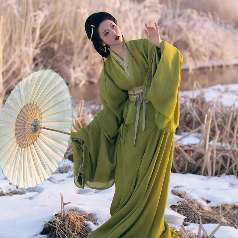 Spring and Autumn/Warring States Style Straight Hem Robe, Restored Green Hanfu from the Ma Shan Chu Tomb, Traditional Cross-Collar with Long Train, Large-Scale Performance Costume