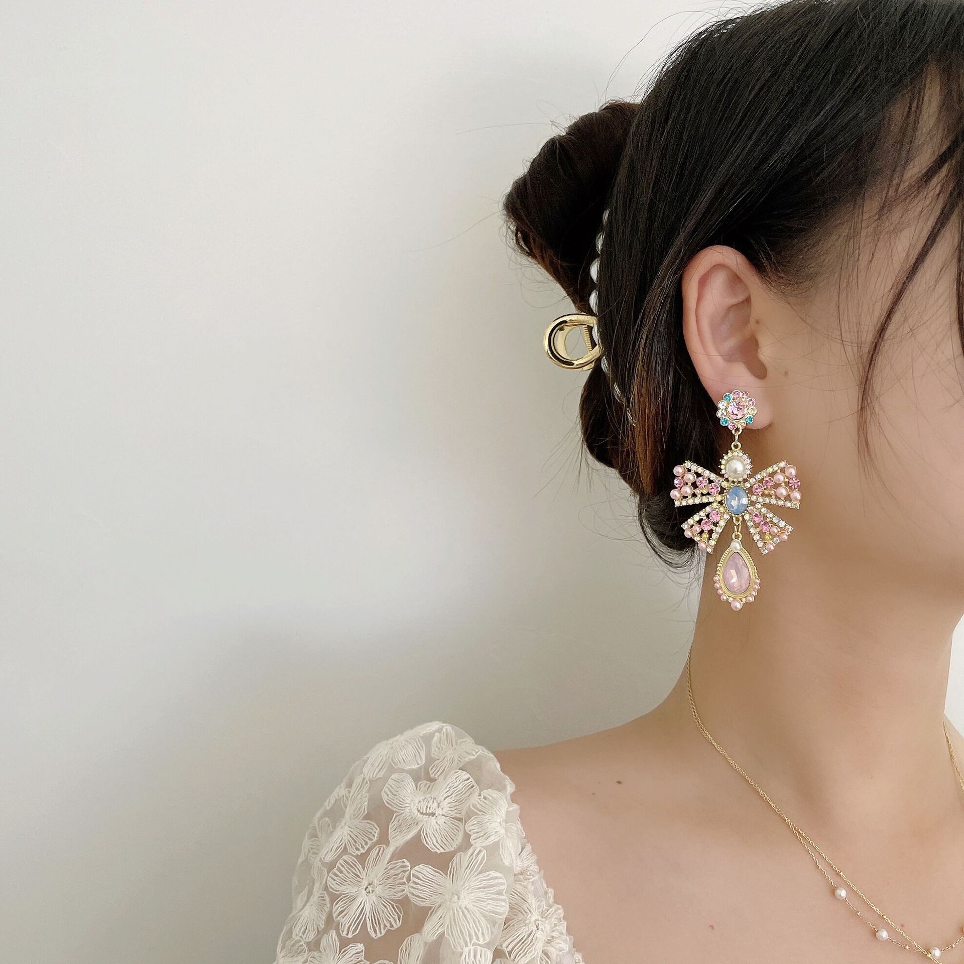 Fairy Style Elegant Water Droplets Bow Knot Alloy Inlay Artificial Rhinestones Artificial Pearls Women's Drop Earrings display picture 1