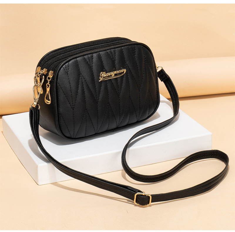 Gran capacidad de tres cremallera mochila 2024 nueva moda simple en forma de V diamante corazón bordado monocromático bolsa de cámara
