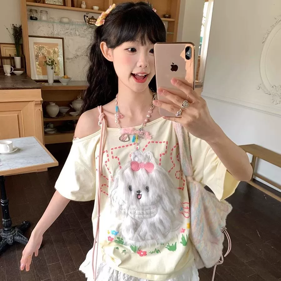 2025 Sweet Hot Girl Dopamine Outfit Летняя плюшевая футболка с вышивкой щенка Милая футболка с короткими рукавами Свободный топ с открытыми плечами