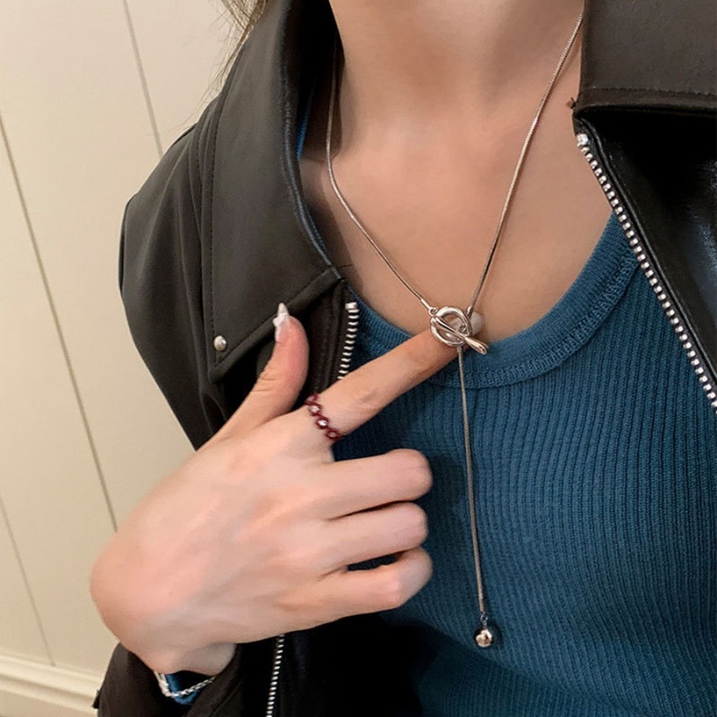 シンプルで多用途なOTバックルタッセルロングネックレス、女性用、ニッチデザインネックレス、ハイエンドの気質、多用途のセーターチェーン|undefined