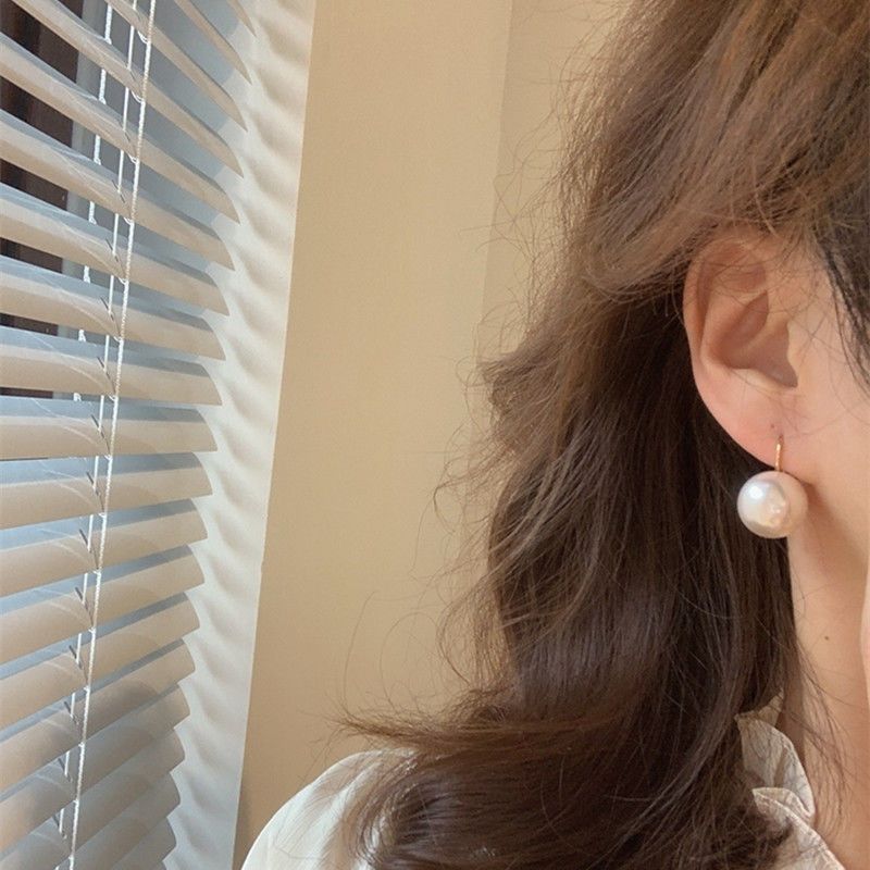 [Retro puerto de aretes] aretes de aretes rojos importados de Corea del Sur, aretes de perlas de 16 mm.