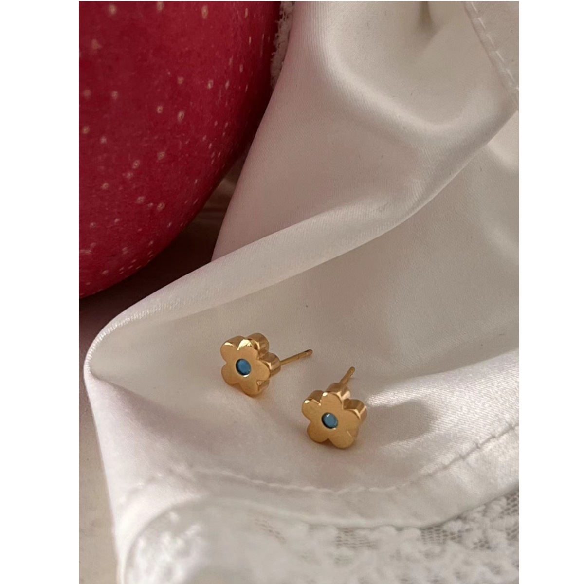 Cute fresh summer fashionable earrings flower-shaped