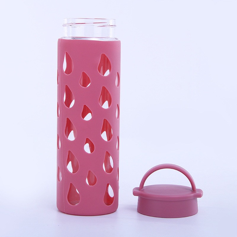 Comercio exterior vasos de vidrio portátiles botellas de vidrio aislantes de color personalizados gotas de agua de alto silicio copas de silicona cubierta al por mayor