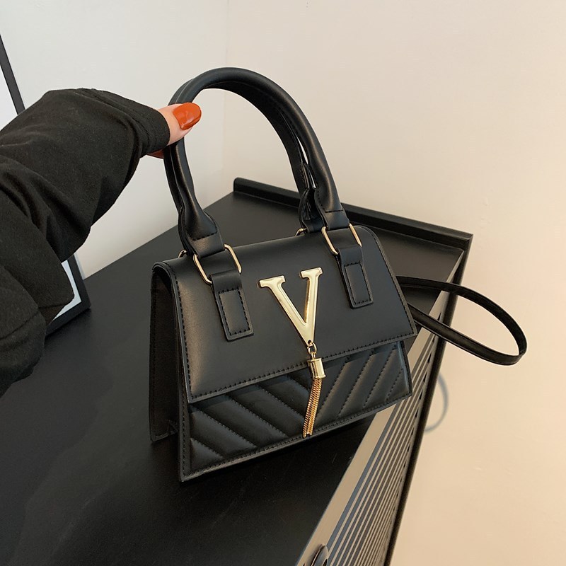 Academy Style Underarm Bag Women's 2024 New High-end Sense Fashion Shoulder Bag Popular Commuter Crossbody Small Square Bag