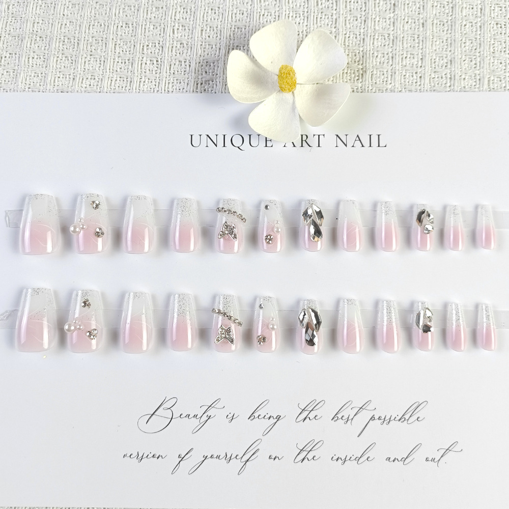 Uñas portátiles de tendencia en TikTok con una sensación de alta gama para el otoño, puro deseo, pegatinas de arte de uñas portátiles con ojo de gato y sonrisa rosa brillante.