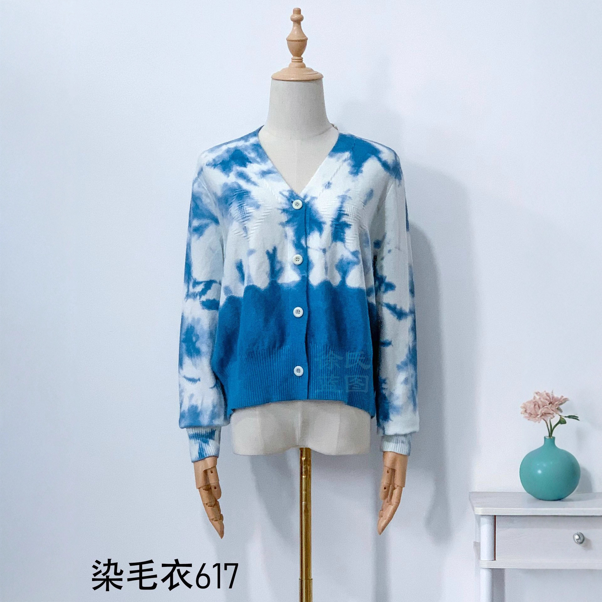 Dali Handmade Tie-Dye Autum New Ethnic Style Women's Knitwear Blue Dyed V Neck Cardigan Knitwear