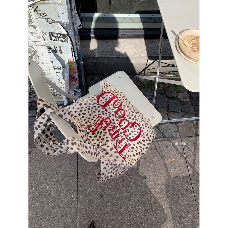 THREE GOOOD Yin Sanji 100 Unique Leopard Print Embroidered Large Capacity Simple Single Shoulder Canvas Bag