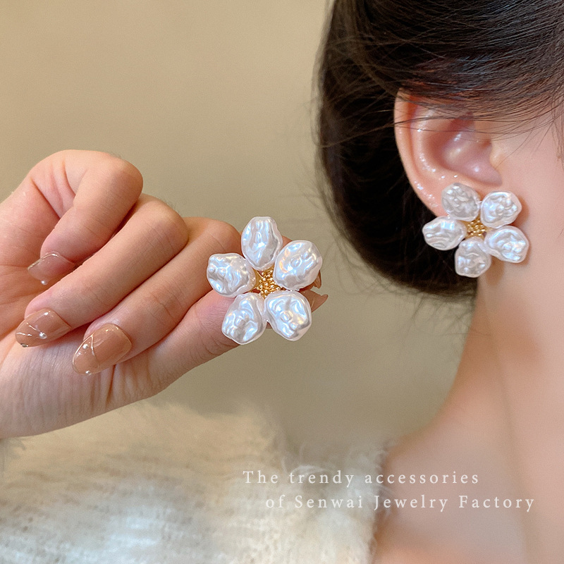 Baroque Retro Pearl Flower Earrings Light Luxury Elegant High-end Earrings Women's Autumn and Winter New Internet Celebrity Ear Jewelry
