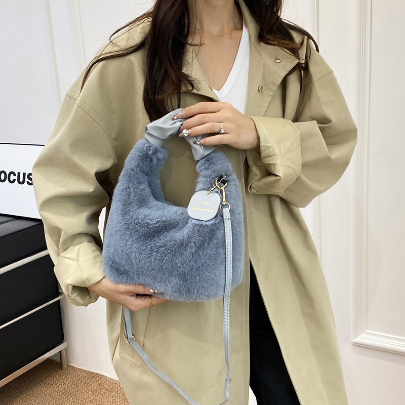 Plush Bag Women's New High-End Plush Handbag Autumn and Winter Texture Plush Bag Versatile Niche Crossbody Bag Cross-Border