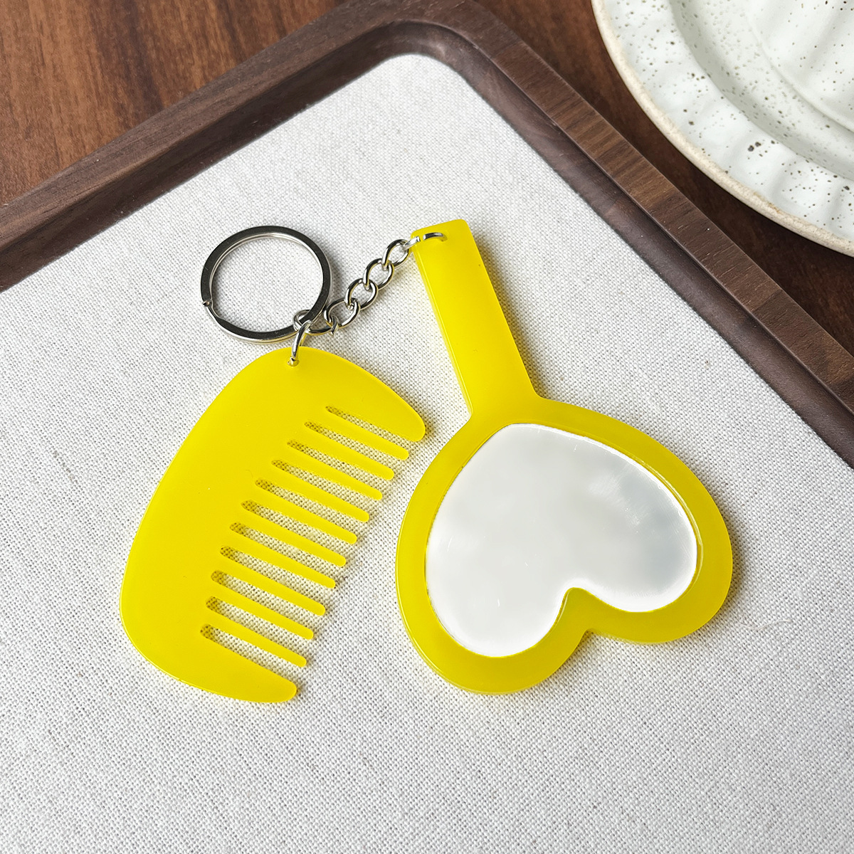 Espejo de maquillaje portátil portátil en forma de corazón de alta definición, espejo de maquillaje para estudiantes, espejo pequeño, artefacto de maquillaje