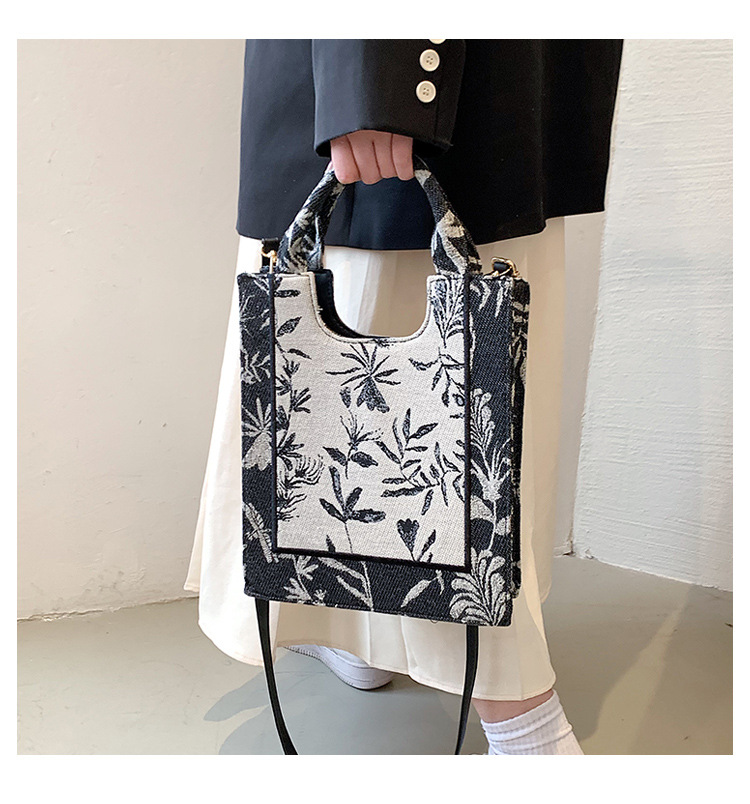 New Fashion Embroidery Portable Canvas Tote Bag Large Capacity Commuter Shoulder Bagpicture3