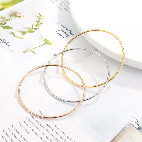2023 Douyin Hot Style Simple Golden Titanium Steel 2mm Plain Coil Bracelet Non-Fading Women's Thin Bracelet