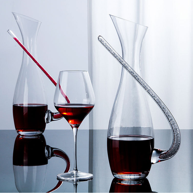 Transparent crystal wine decanter