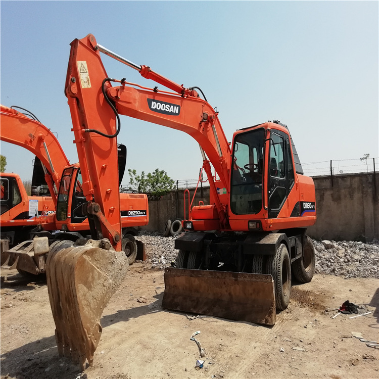 二手斗山DH150-7轮式挖掘机,二手斗山轮式挖掘机参数价格出口