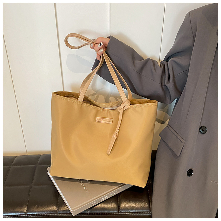 The new Korean-style trendy casual tote bag for women, Oxford fabric large-capacity single-shoulder bag 2025, exudes a sense of luxury undefined