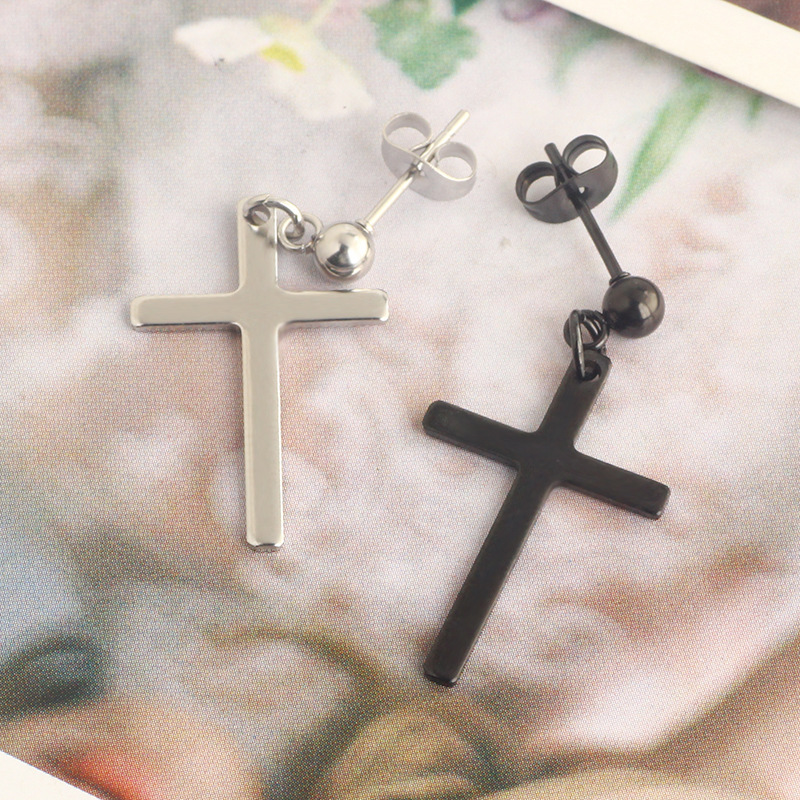 Labret piercing jewelry detail image