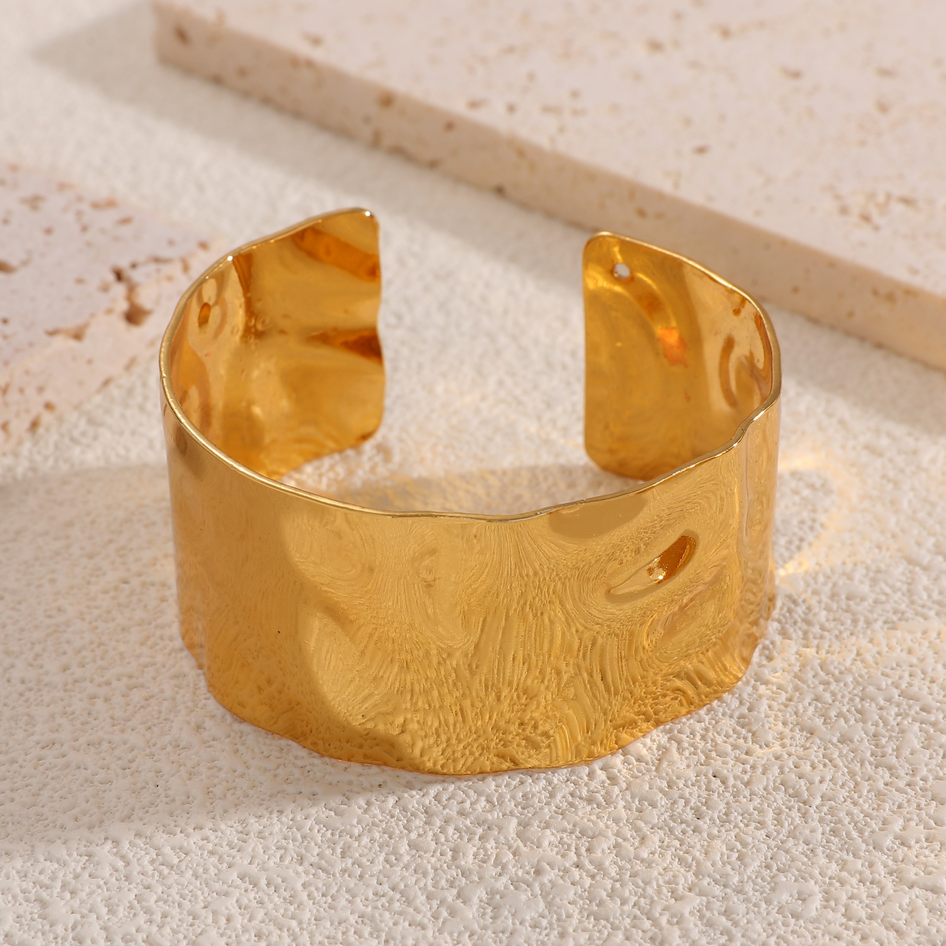 Europa y los Estados Unidos oro galvanizado imitación de frita abertura pulsera temperamento pulsera de moda transfronteriza lujo ligero alta sensación de joyas al por mayor