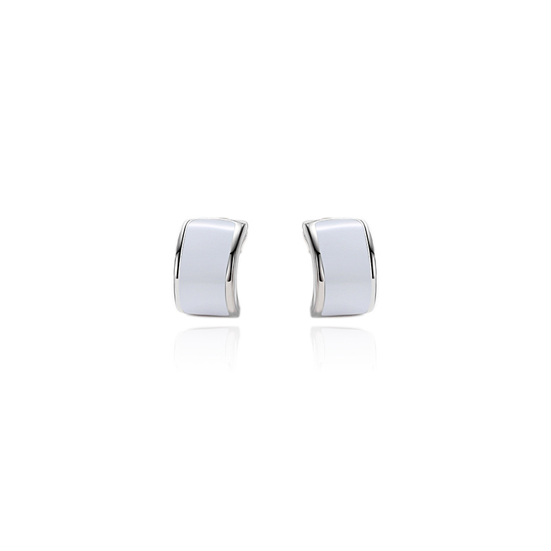 S925 plata esterlina semicírculo geométrico pendientes hombres y mujeres moda europea y americana estilo personalidad simple blanco y negro hebilla temperamento todo partido