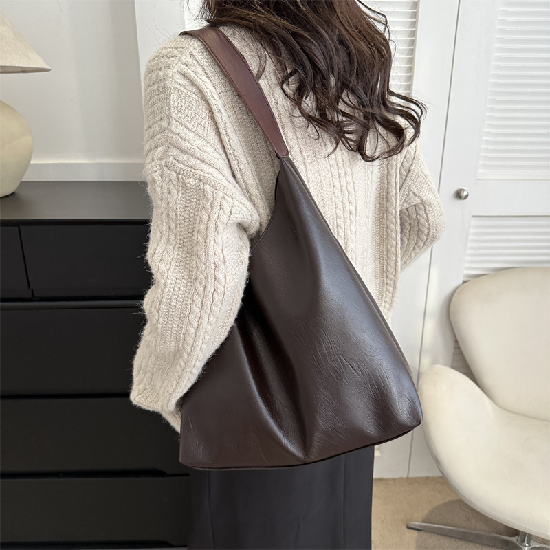 Large Capacity Fashionable Soft Leather Commuter Bag For Women 2025 Autumn Winter New Versatile Shoulder Underarm Tote Bag_voghion.com