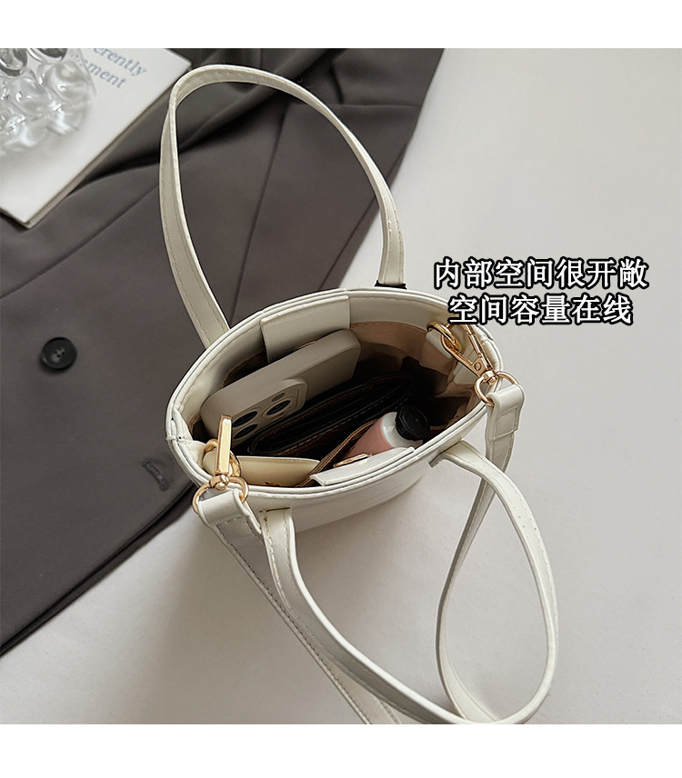 Fashionable and high-quality hand-held small bag for women, 2025 new summer Instagram versatile phone bag, Korean style trendy crossbody bag undefined