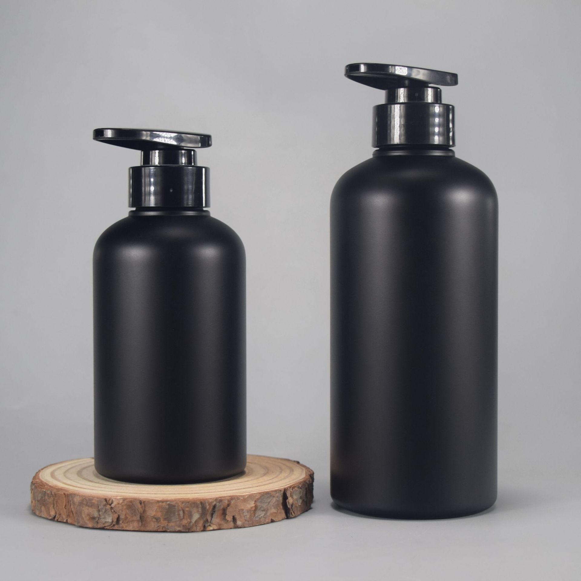 In stock 300/500ml black frosted plastic press pump empty bottle PET cosmetic packaging bottle lotion bottle