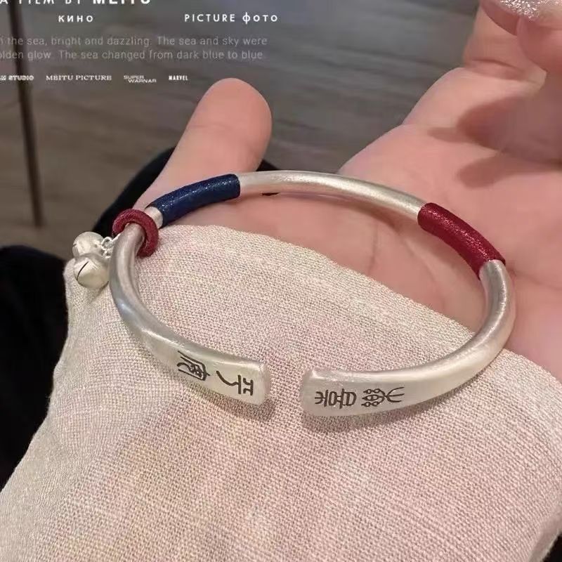 Same style as on Xiaohongshu: a charming and unique bell bracelet for women, featuring a delicate design in a traditional Chinese style, perfect for best friends Same style as on Xiaohongshu: a charming and unique bell bracelet for women, featuring a delicate design in a traditional Chinese style, perfect for best friends