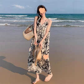 水墨v领吊带连衣裙女2026夏法式宽松慵懒休闲度假中国风碎花长裙
