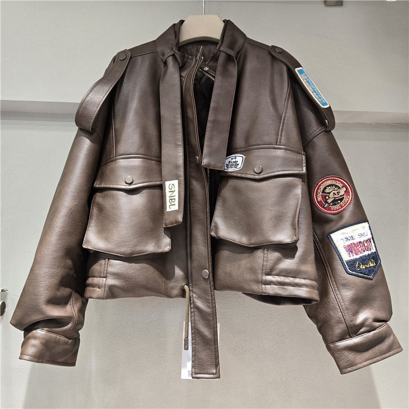 Retro americano de invierno 2025 nueva insignia colocada locomotora suelta chaqueta de cuero corta chaqueta de algodón intercalado image 1