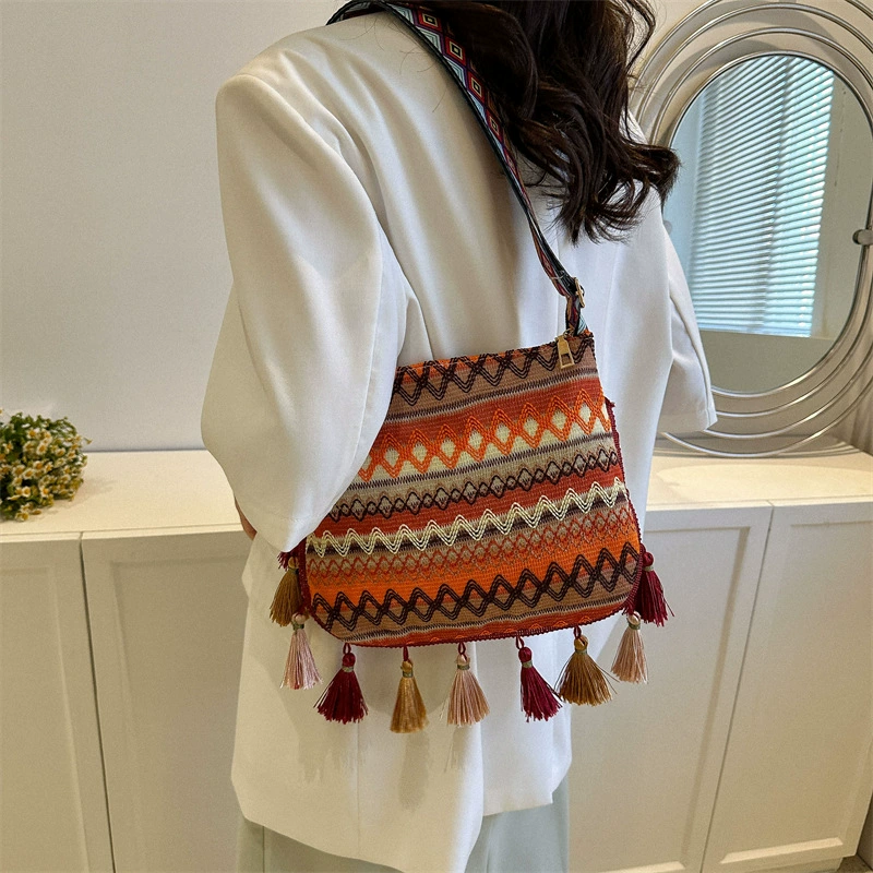 [Trend retro ethnic capacious shoulder bag one shoulder, trend of season, ethnic style]