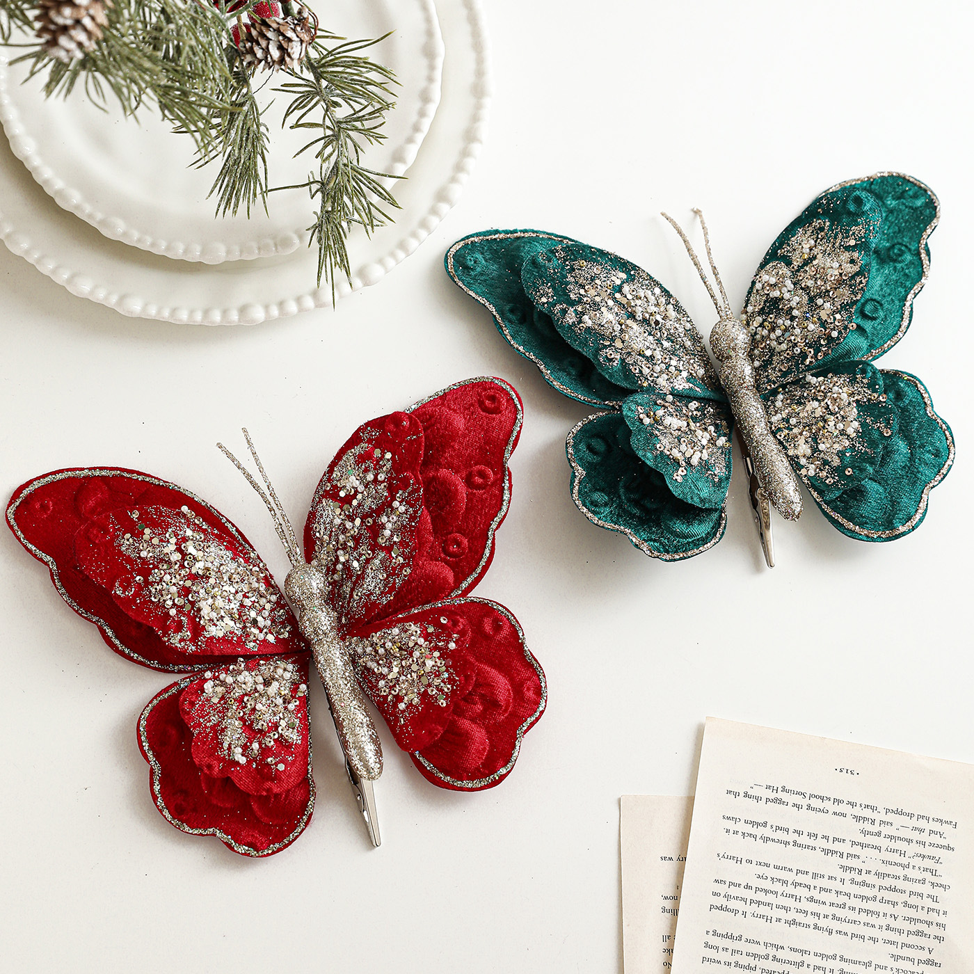 Nuevos productos de tela de alta calidad abrazadera de arco de tela de lana de doble capa de polvo adesivo flocado decoración de árbol de Navidad colgante diseño de escena