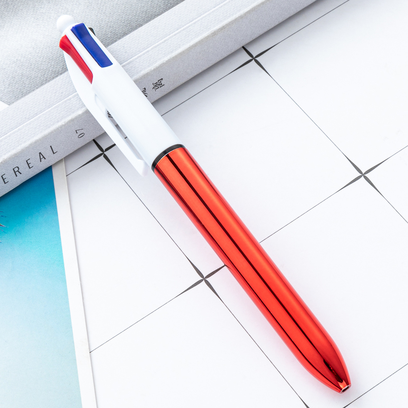 bolígrafo de bolas galvanizado UV creativo cuatro en uno de acuerdo con los pincezos de la cuenta práctica de los estudiantes clave bolígrafo de marca de regalo bolígrafo publicitario