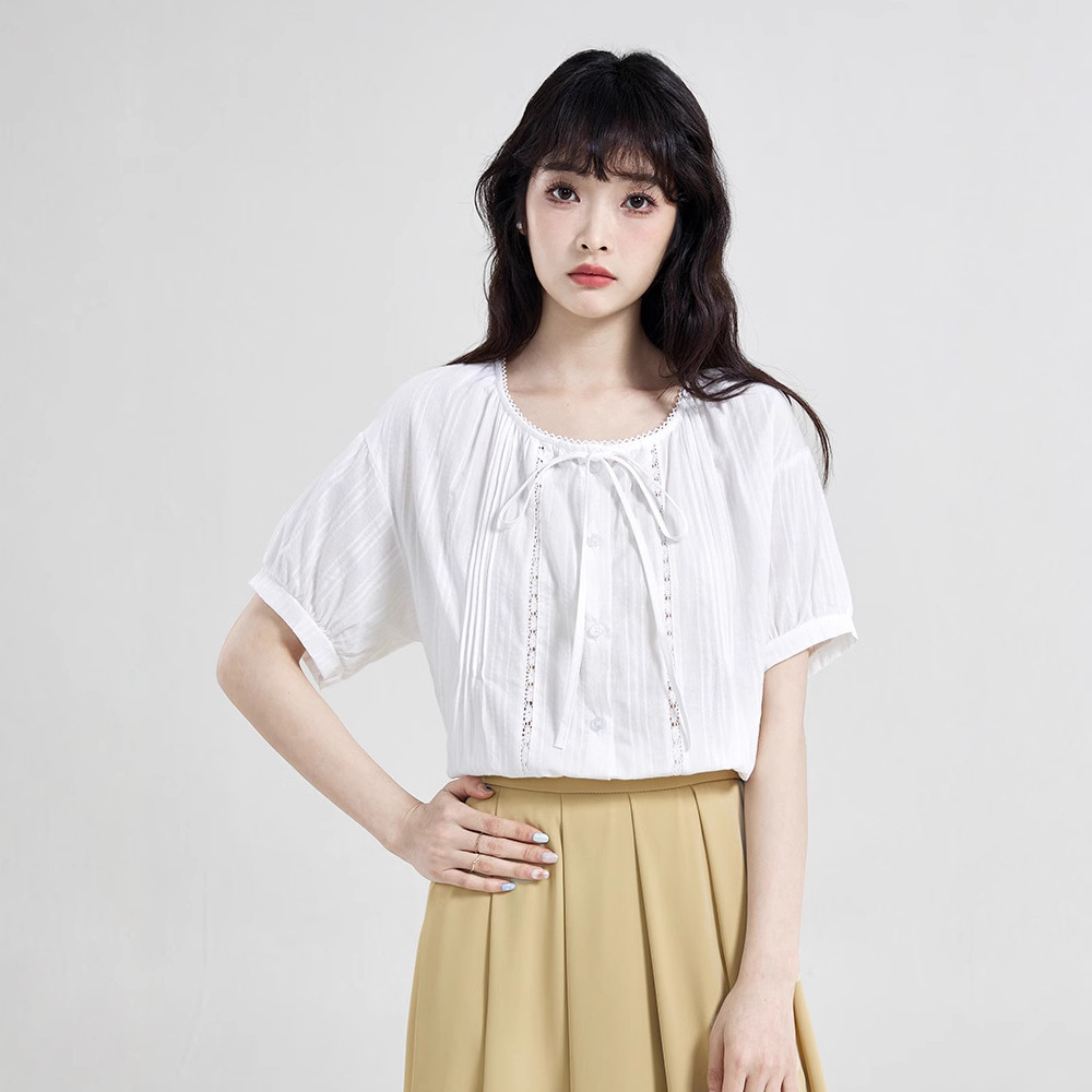 Summer fresh lace design shirt with a round collar