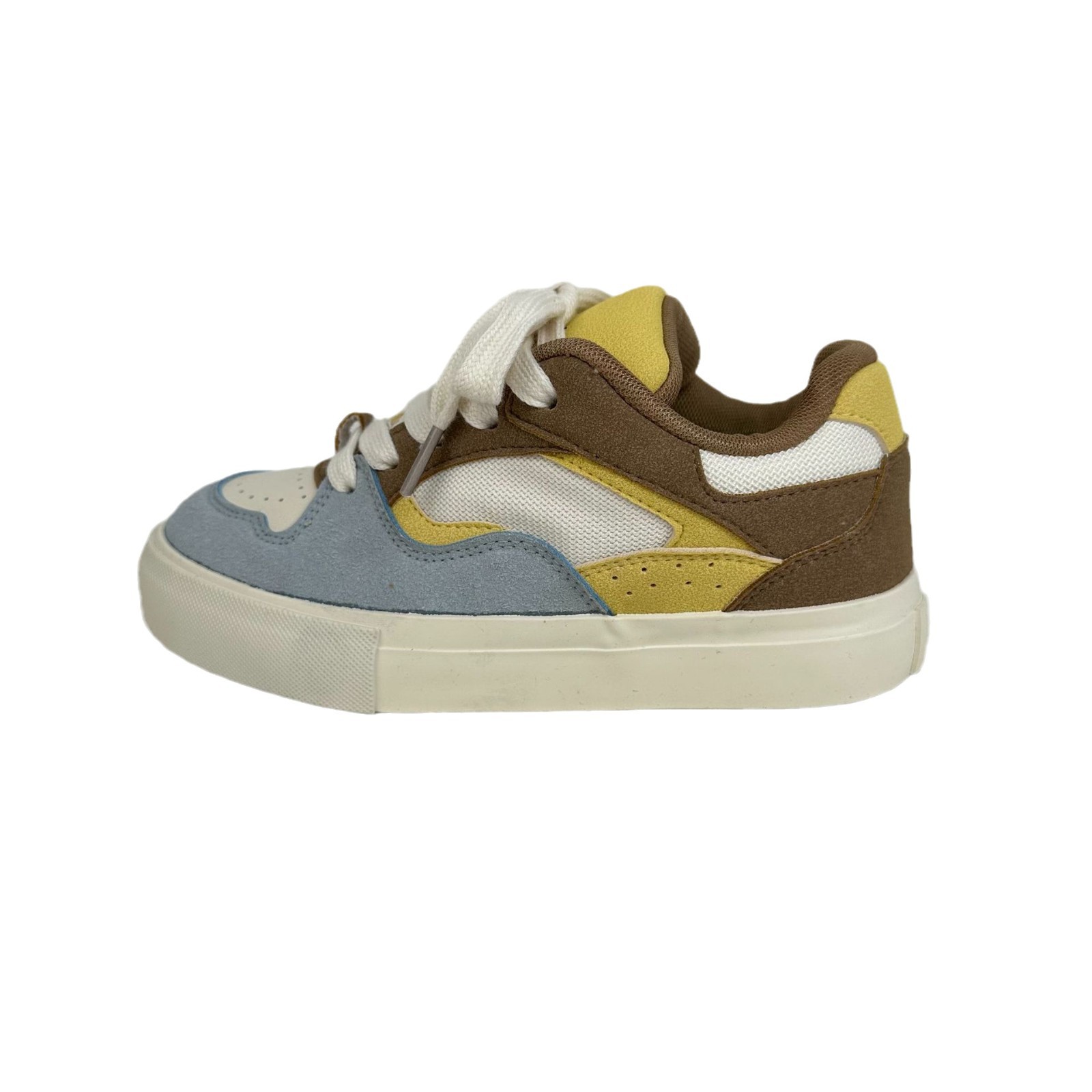 2025 primavera nuevos zapatos de skate de estilo universal para estudiantes de bajo nivel Harajuku zapatos de lona coreanos nichos zapatos blancos 6006