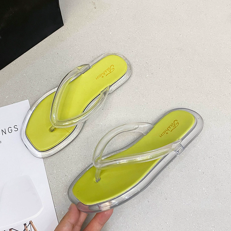 2024 новые шлепанцы женские наружные носки летняя мода дикая мягкая подошва плоская обувь на пляже через границу оптом