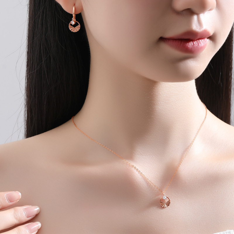 Pendientes de plata de ley coreana 925 pendientes de abanico plegable redondo Pendientes de alta calidad de otoño e invierno simples nicho de otoño e invierno