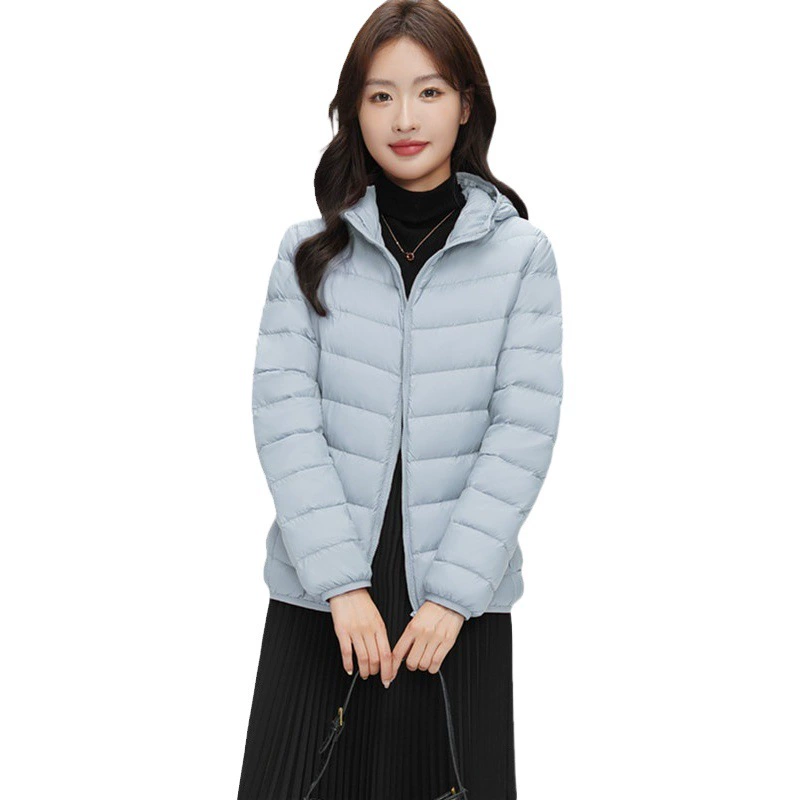 Легкий женский пуховик, новинка осени-зимы 2025, укороченный фасон, 90% белый утиный пух, зимнее приталенное повседневное пальто с капюшоном, тренд.