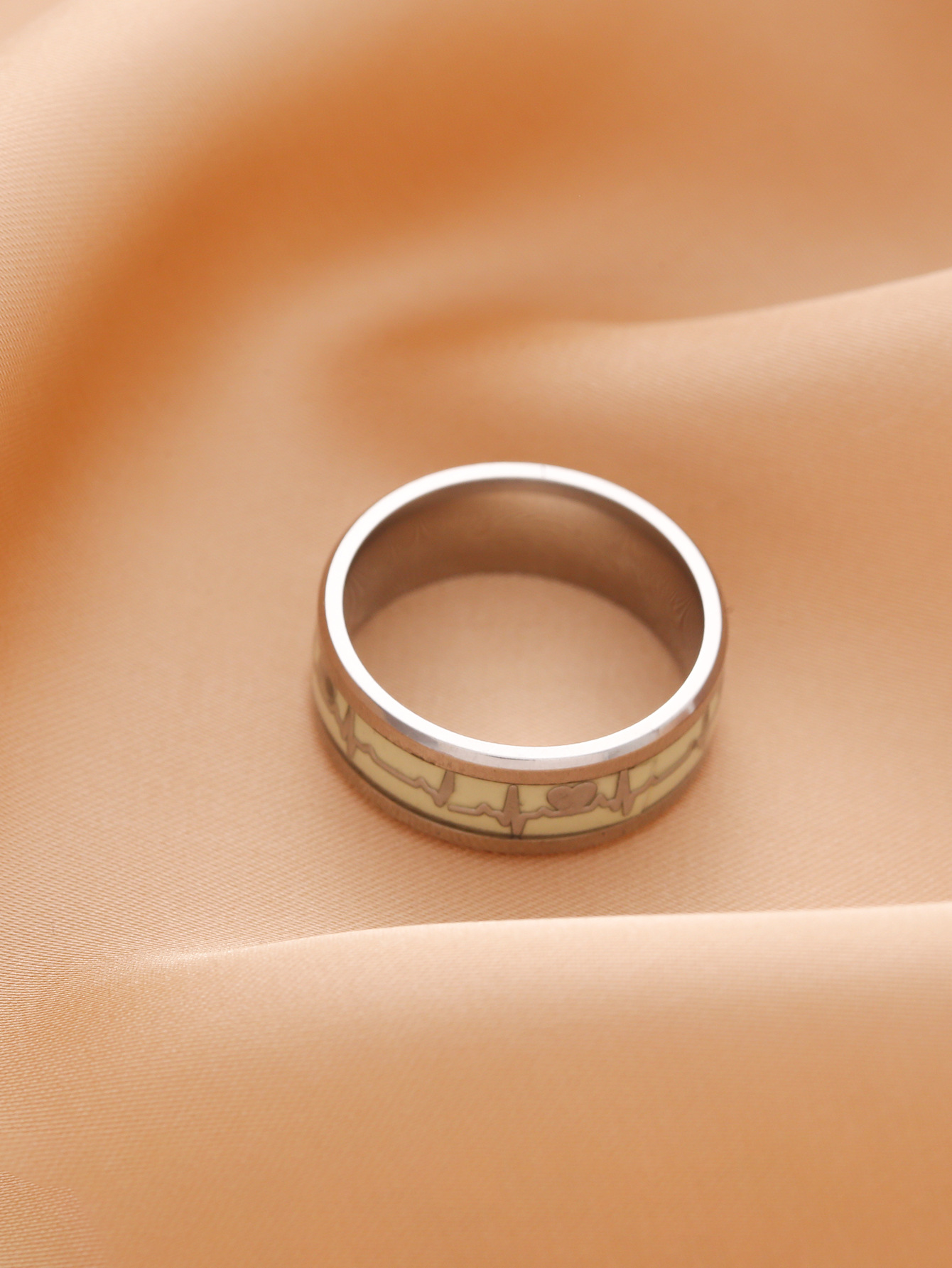 Wholesale of new glow-in-the-dark heartbeat rings from the original manufacturer in Europe and America, a popular accessory pic 4