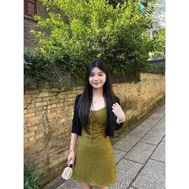 早秋复古绿色吊带连衣裙套装女修身短裙夏季绝美韩系搭配开衫穿搭