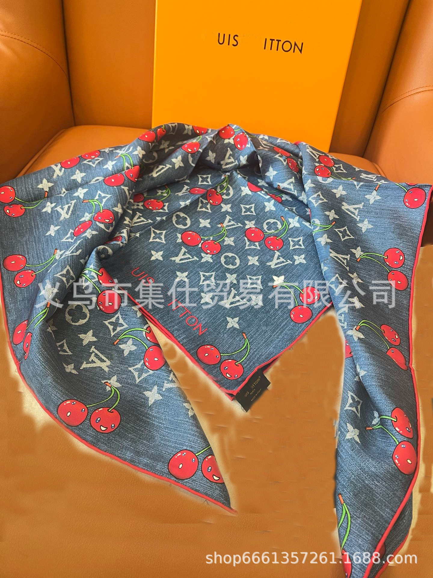 牛仔色樱桃方巾