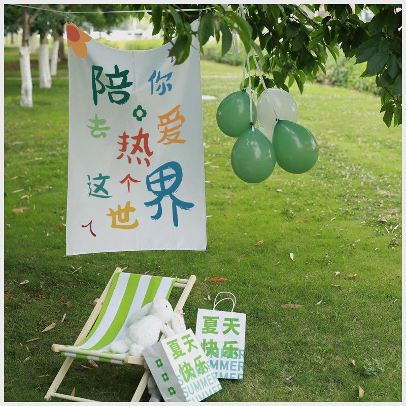 商業室の屋外芝生の結婚式は装飾遊園会の落書きの壁のドーパミンの結婚の婚約の赤い本を配置します。|undefined