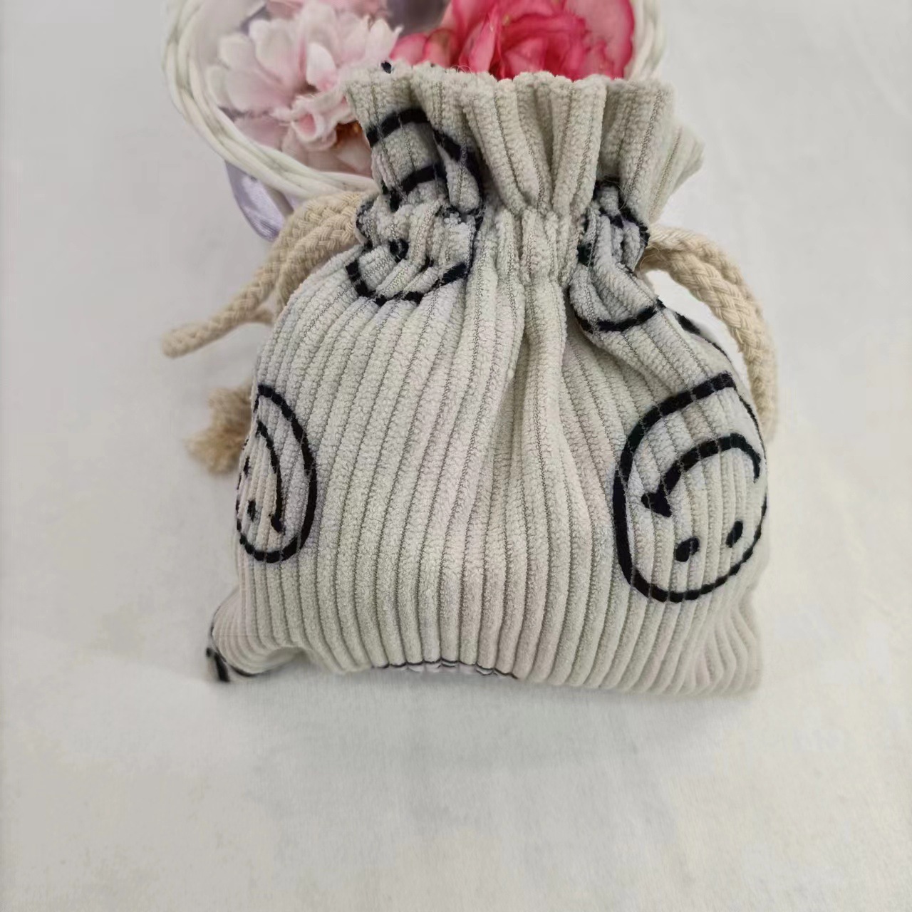 厂家热销灯芯绒抽绳束口袋洗漱用品护肤品小礼品防尘收纳袋可定制