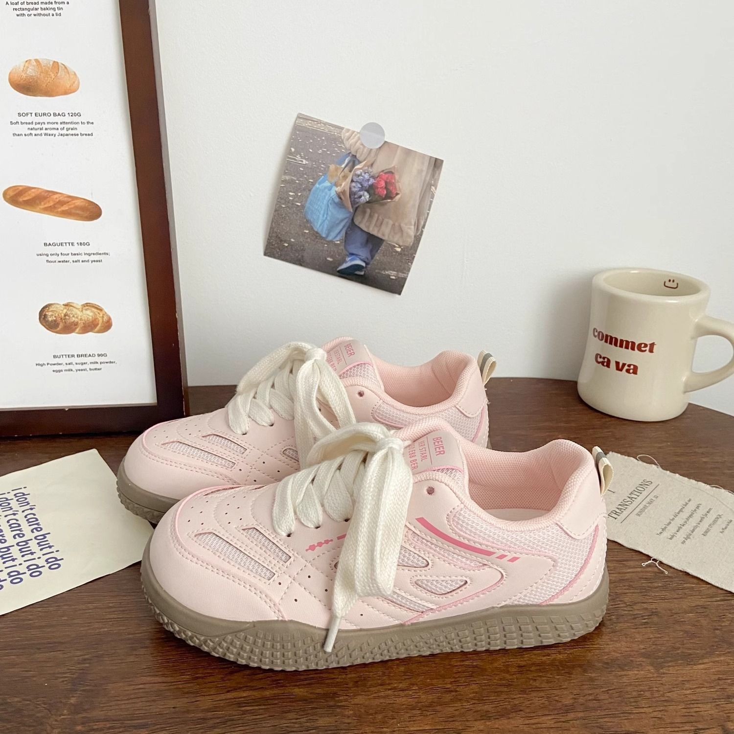 Pequeños zapatos blancos para mujeres verano y otoño de 2025 nuevos zapatos de cabeza grande feos nicho de mujeres zapatos deportivos de entrenamiento de estilo universal