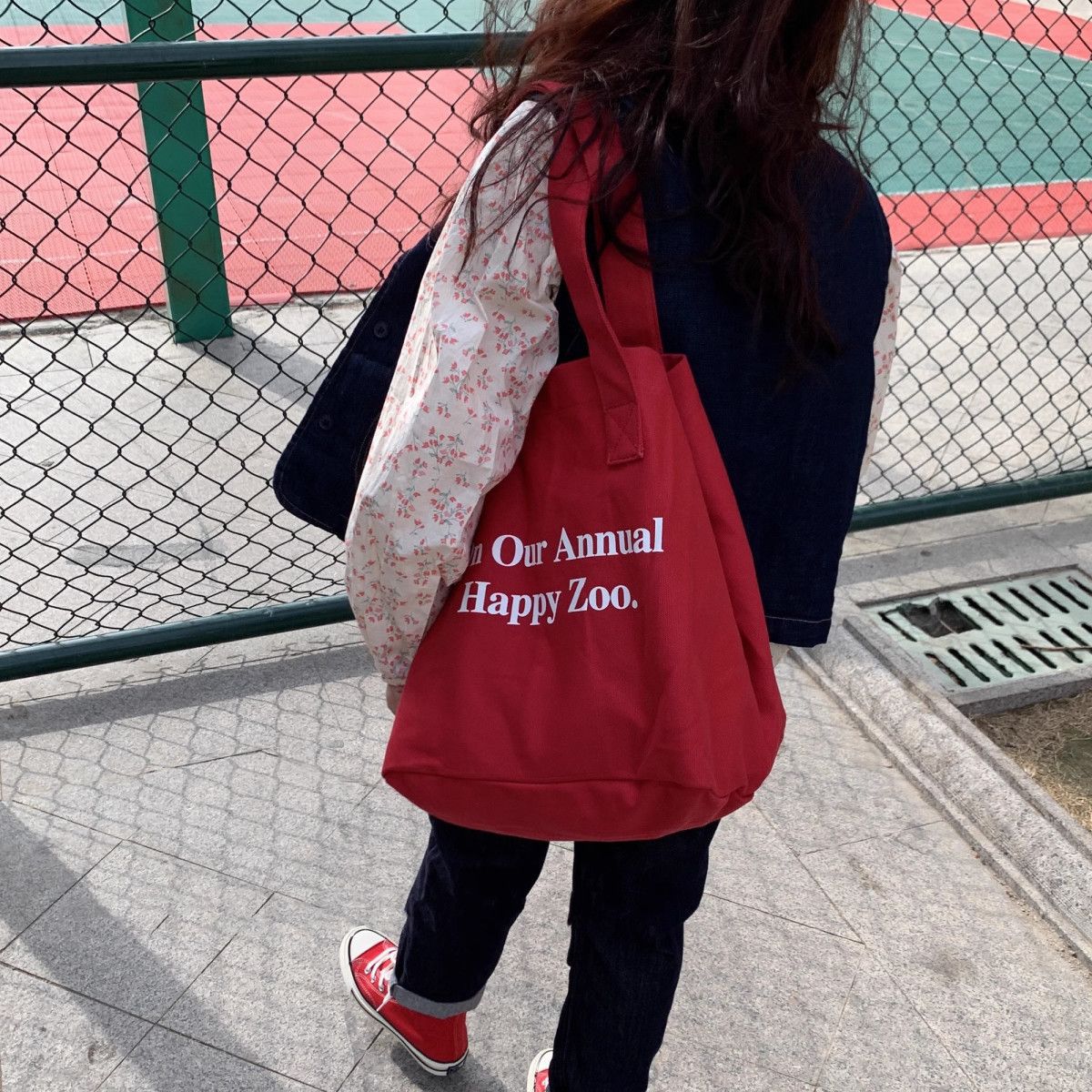 Red personalized casual tote bag, niche letter single-shoulder bag, mommy bag, retro large-capacity commuting canvas bag undefined