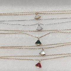 女性用ハイエンドスカートブレスレット CNC ホワイトマザーオブパール小さなファンフルダイヤモンド 18K ローズゴールドカーネリアン二層ブレスレット