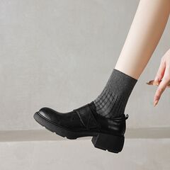 超軟皮一足で楽福靴を漕ぐ女性の厚い底のマジックは小さい革靴を貼って通勤します。