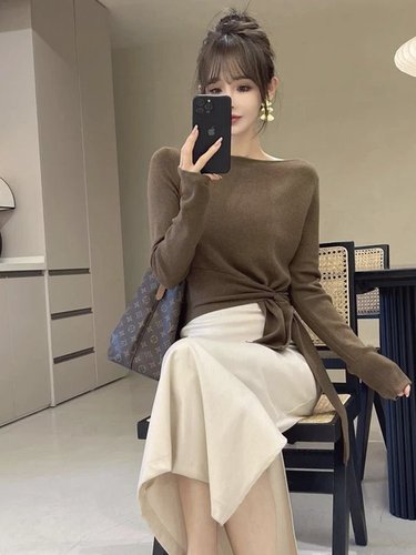 Korean-style minimalist, chic, lace-up casual ribbed shirt for women—irregular hemline, trendy and figure-flattering for spring and autumn