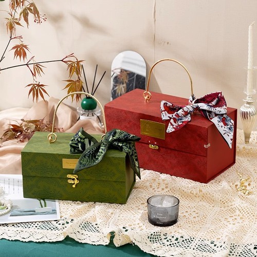 Foldable hard paper box with handle and iron ring, Chinese-style candy box for Mid-Autumn Mooncakes, gold foil candy box, magnetic gift box