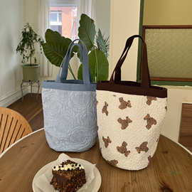 韩国新款可爱饭盒袋便携式小熊印花水桶帆布包野餐提花便当妈咪包