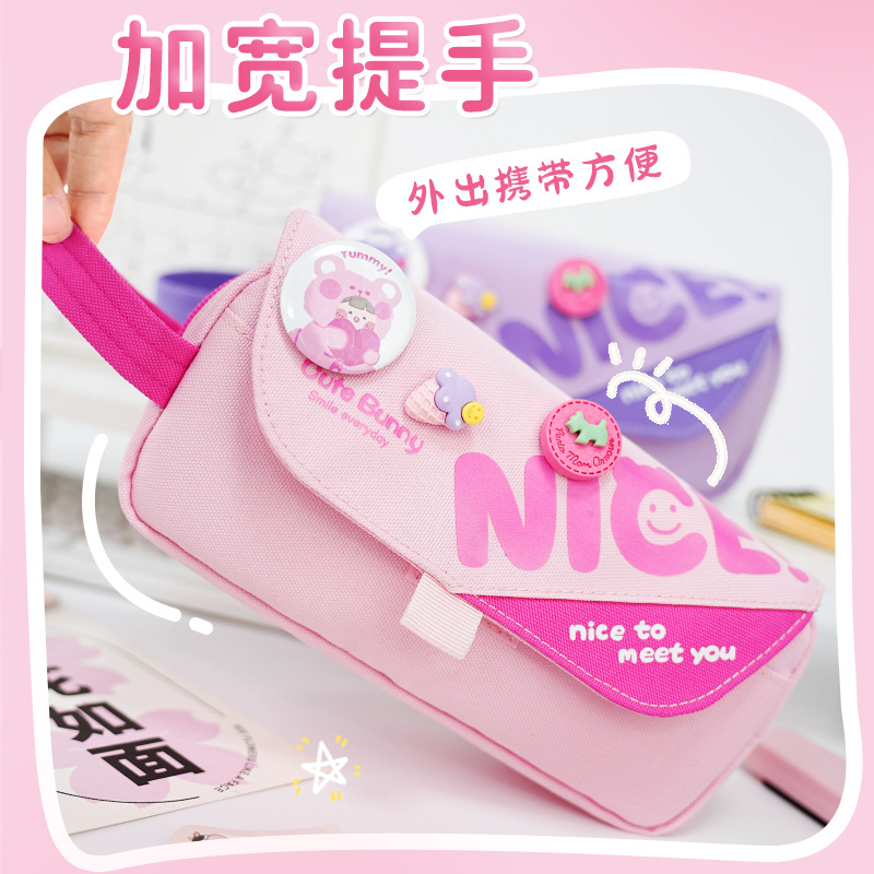 2025 nuevo lindo estuche para lápices caja de papelería para niñas de gran capacidad insignia de oso de dibujos animados bolsa de papelería con tapa de múltiples capas